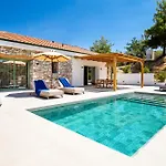 Nomas With Private Pool Βίλα