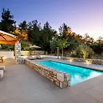 Nomas With Private Pool * Ποτός